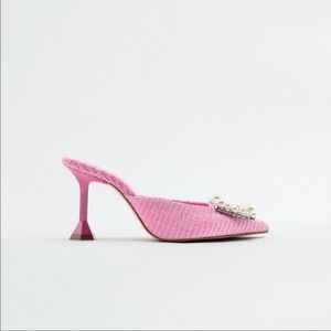 Pearl beaded high heel